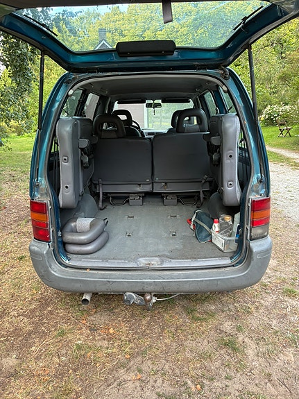 Nissan Serena 14 of 16