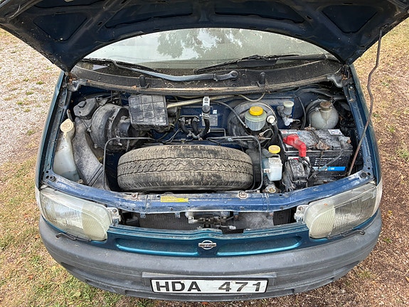 Nissan Serena 12 of 16