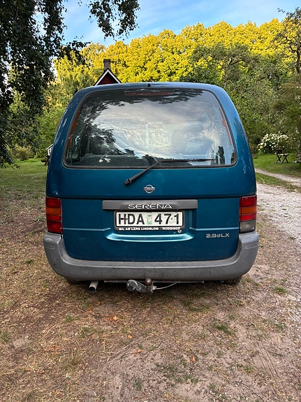 Nissan Serena 11 of 16