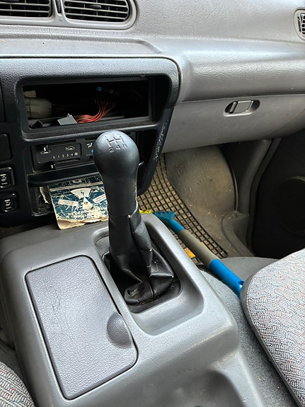 Nissan Serena 9 of 16