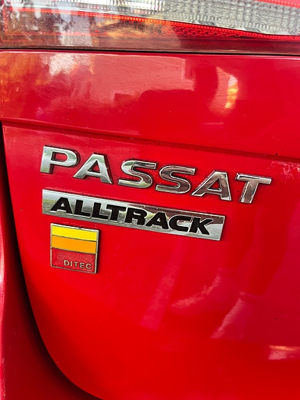 Volkswagen Passat Alltrack 3 of 11