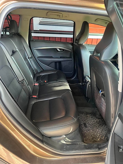 Volvo XC70 3 of 5
