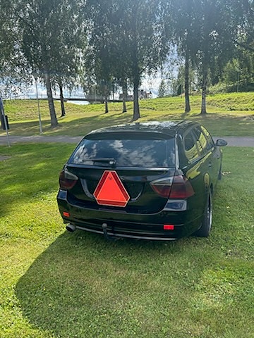 BMW 320d 4 of 7