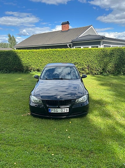 BMW 320d 2 of 7