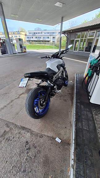 Yamaha MT-09 3 of 3