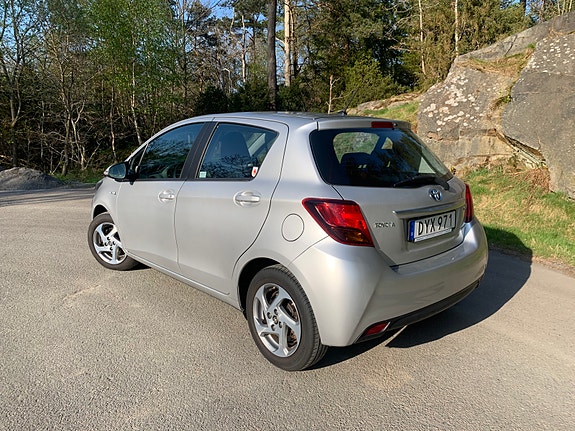 Toyota Yaris 4 of 8