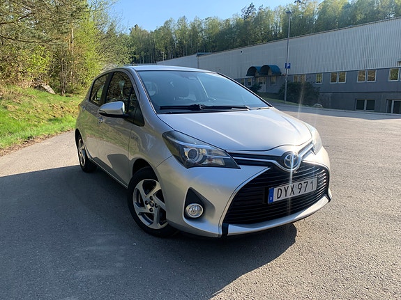 Toyota Yaris 2 of 8