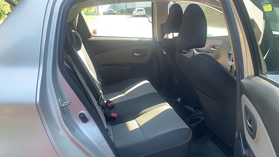 Toyota Yaris 6 of 8