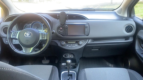 Toyota Yaris 7 of 8