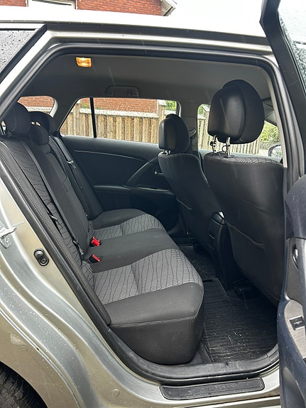 Toyota Avensis 7 of 7
