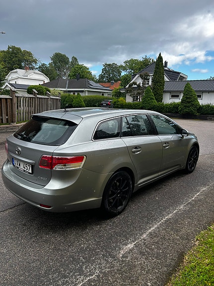 Toyota Avensis 3 of 7