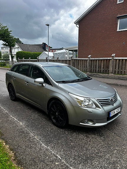 Toyota Avensis 2 of 7