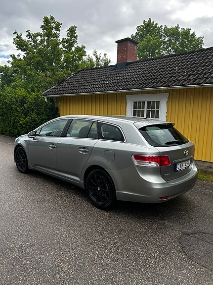 Toyota Avensis 4 of 7