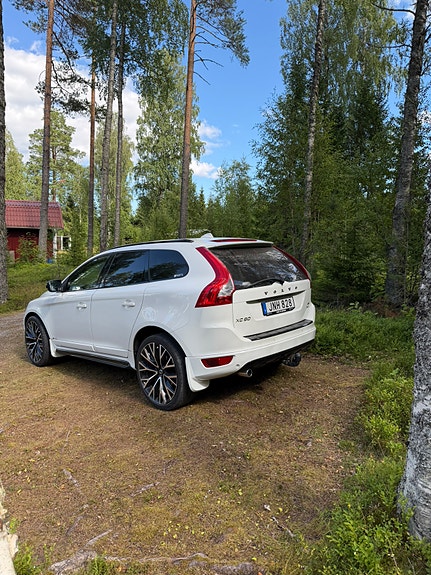 Volvo XC60 2 of 7