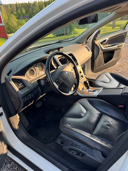 Volvo XC60 5 of 7