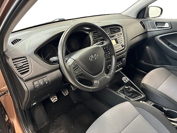 Hyundai i20 10 of 19
