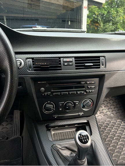 BMW 318i 5 of 7