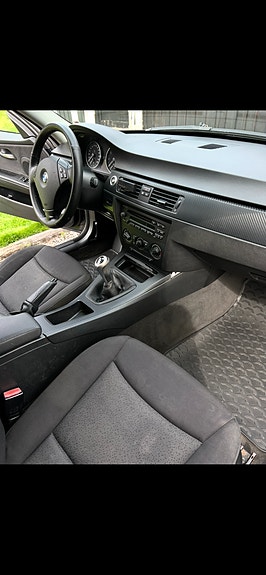 BMW 318i 4 of 7