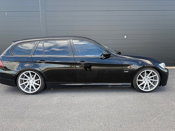 BMW 320d 2 of 13