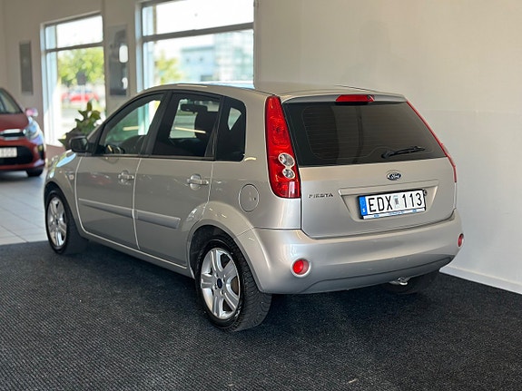 Ford Fiesta 8 of 17