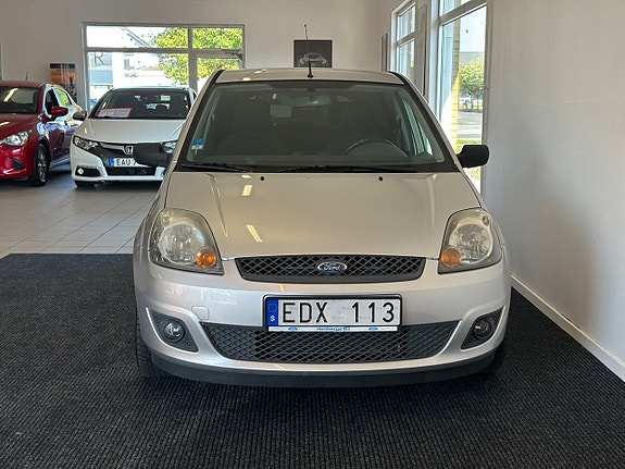 Ford Fiesta 2 of 17