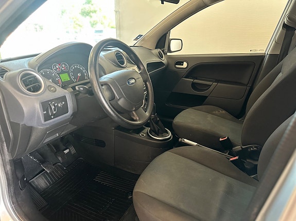 Ford Fiesta 12 of 17