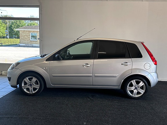 Ford Fiesta 9 of 17