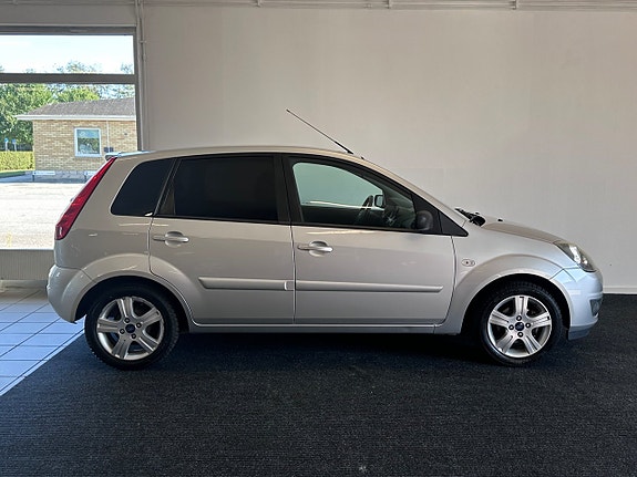 Ford Fiesta 6 of 17