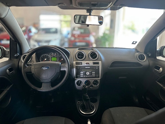 Ford Fiesta 13 of 17