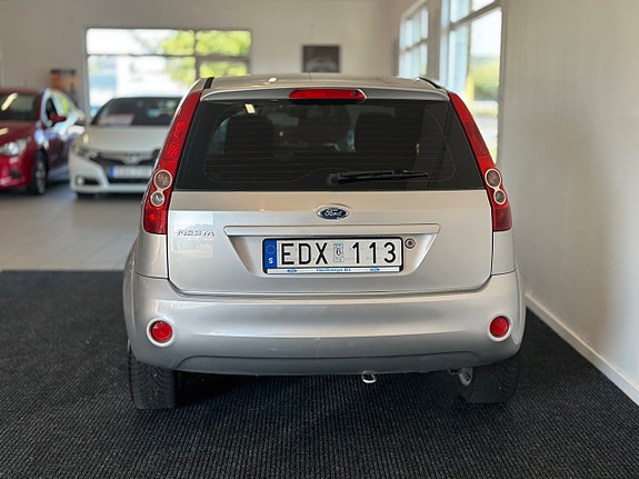 Ford Fiesta 3 of 17