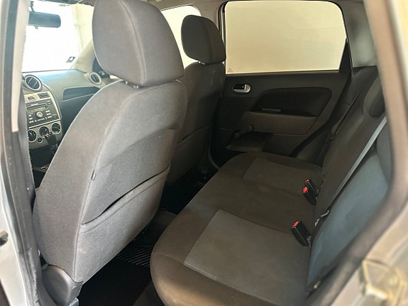 Ford Fiesta 14 of 17