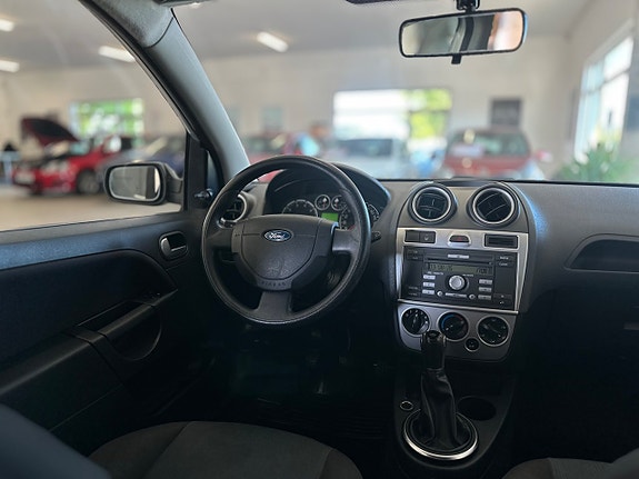 Ford Fiesta 11 of 17