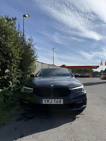 BMW 520d 2 of 10