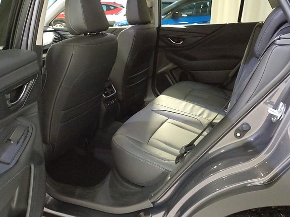 Subaru Outback 8 of 13