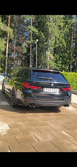 BMW 540i 4 of 8