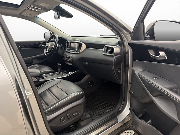 Kia Sorento 14 of 30