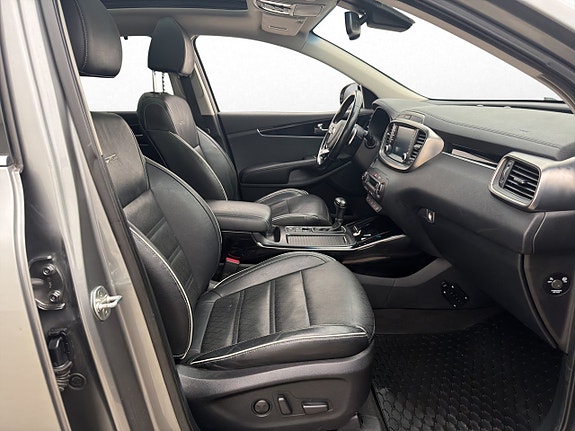 Kia Sorento 15 of 30