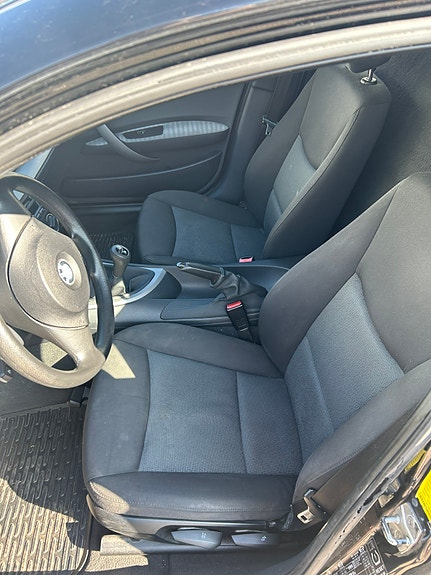 BMW 118i 4 of 7