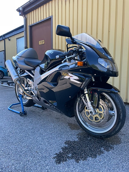 Suzuki TL1000R 2 of 7