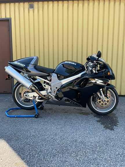 Suzuki TL1000R 3 of 7