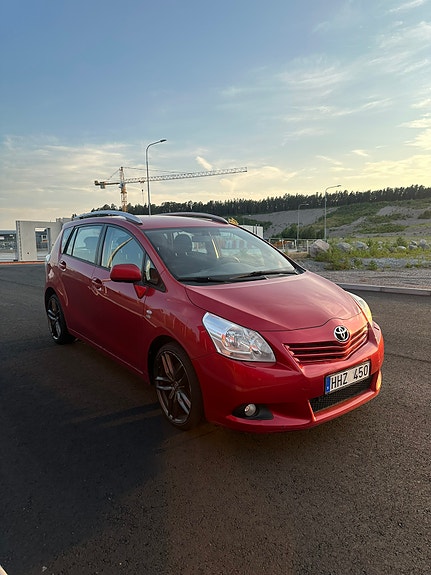 Toyota Verso 2 of 9