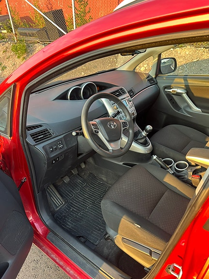 Toyota Verso 5 of 9