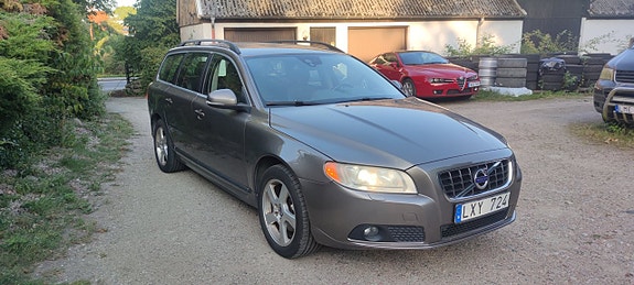 Volvo V70 2 of 10