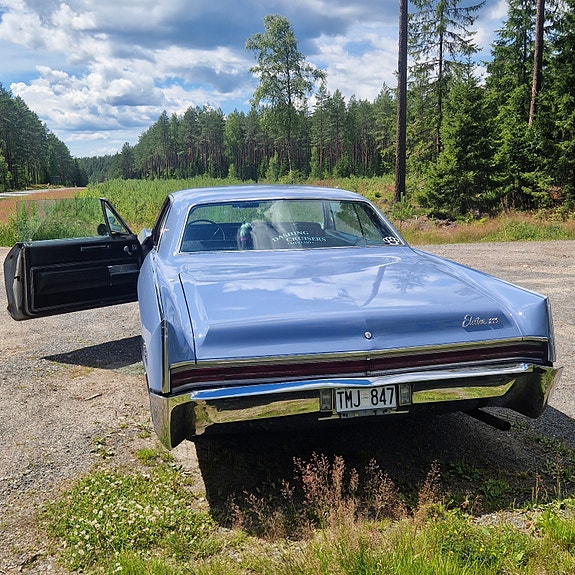 Buick Electra 225 2 of 6