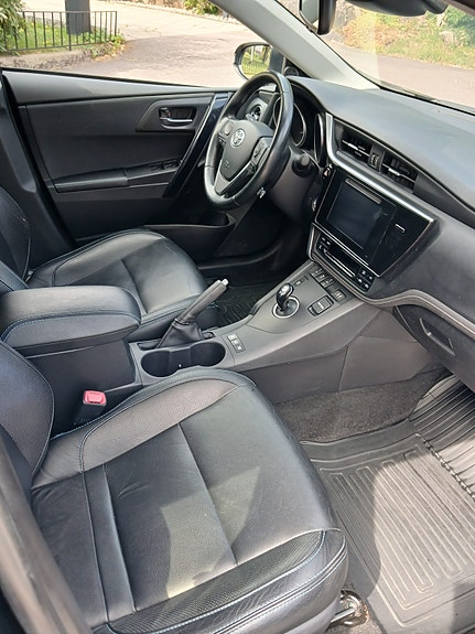 Toyota Auris 14 of 18