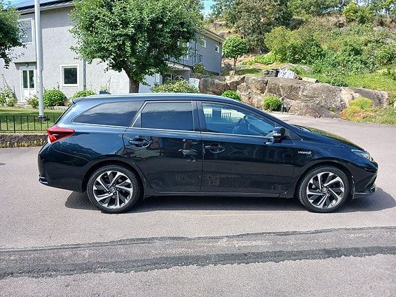 Toyota Auris 2 of 18