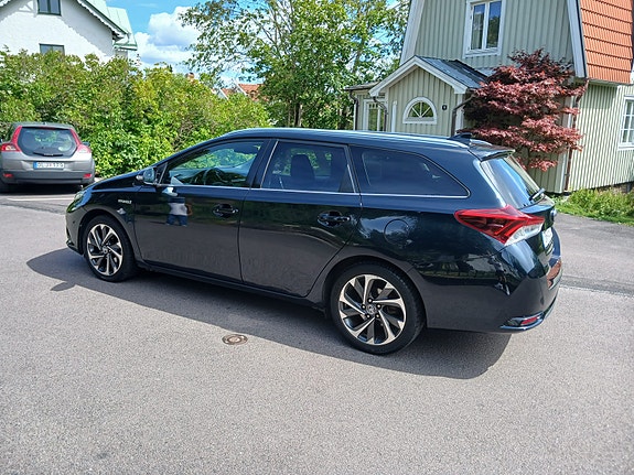Toyota Auris 7 of 18