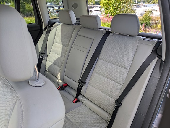Mercedes-Benz GLK220 5 of 8