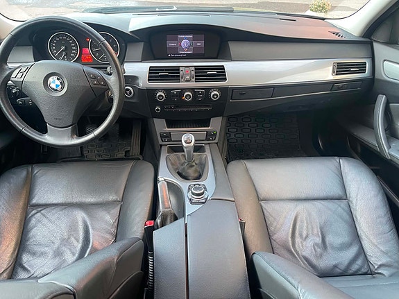BMW 520i 4 of 6