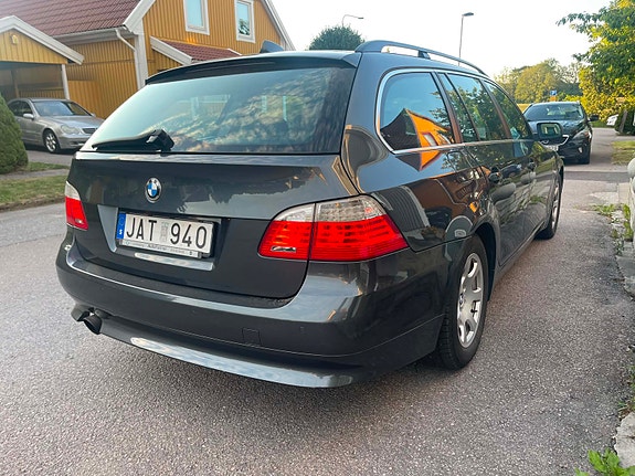 BMW 520i 3 of 6